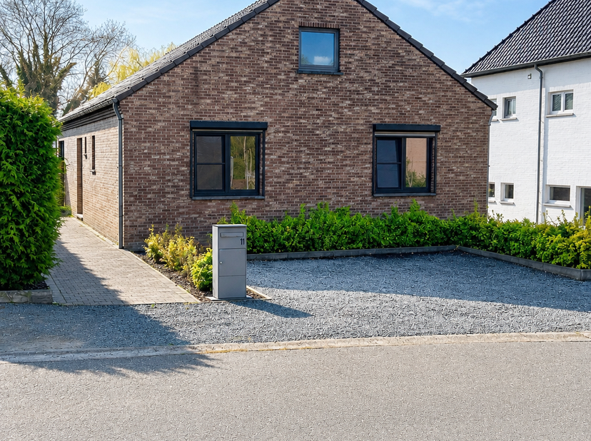 Maison avec entrepôt/atelier en zone PME — Tongres<br />
<br />
Opportunité unique pour ceux qui souhaitent combiner habitation et activité profession