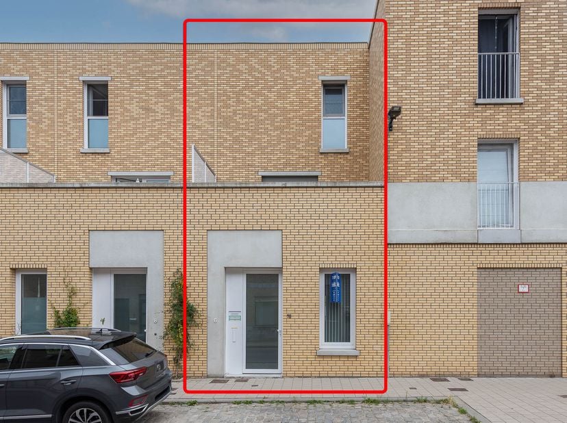 Cette maison économe en énergie, de grande qualité et aux finitions soignées jusque dans les moindres détails, est située au cœur de Gentbrugge. De no