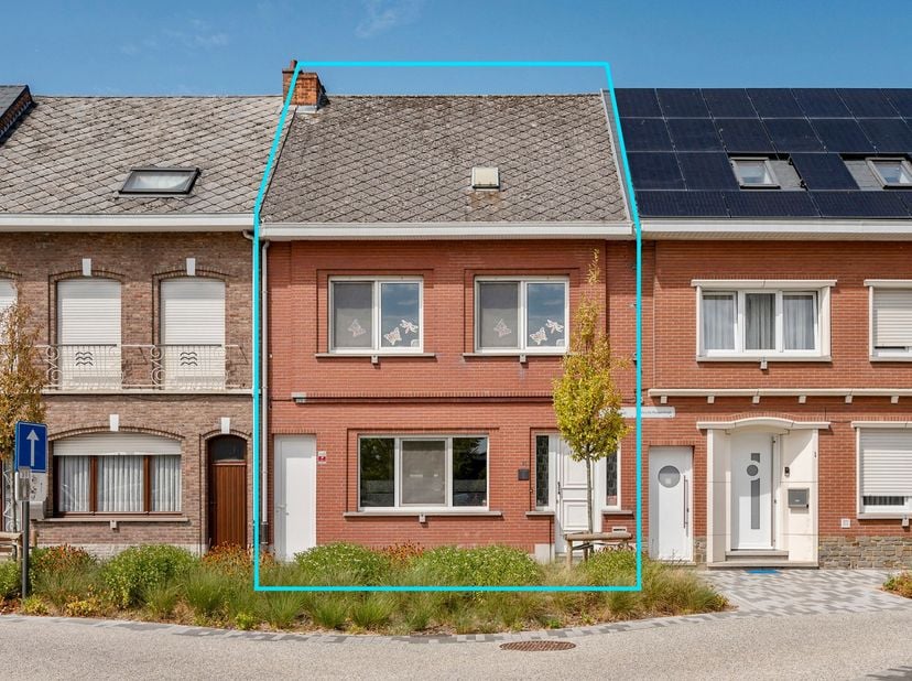 Ruime woning in het bruisende centrum van Kapelle – op – den - bos met 3 slaapkamers<br />
BEKIJK ZEKER ONZE (VIRTUELE) GRONDPLANNEN EN ATTESTEN VOOR