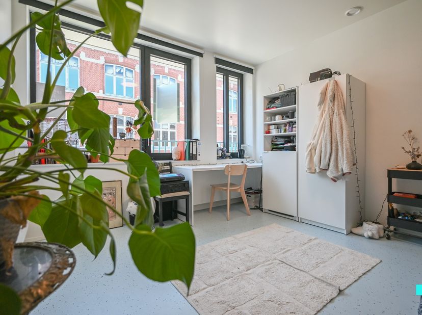 Deze instapklare studentenkamer bevindt zich in het studentencomplex ‘Spoor 23’ op het eerste verdiep en beschikt over een bruikbare vloeroppervlakte