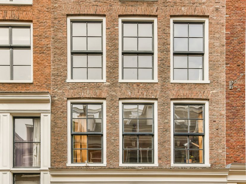 ANTWERPEN (Mortsel): Gemengd opbrengsteigendom (#1X+6_REWE_ANT_2A)<br />
• Gelijkvloers: 2 handelszaken (130m²)<br />
• Verdiepingen: 1 appartement me