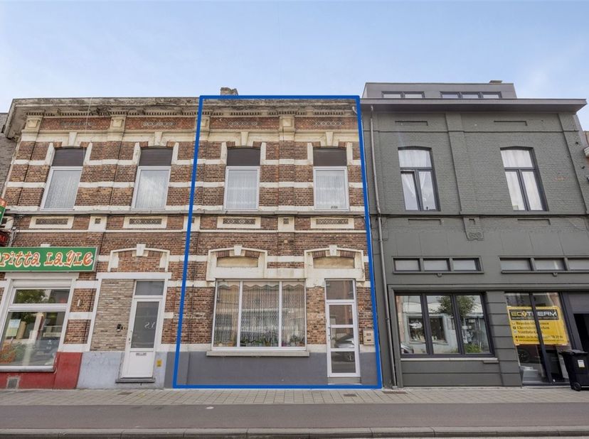 Goed onderhouden ééngezinswoning, centraal gelegen op een perceel van 100 m². Indeling: inkom, zonnige living, droge kelder, ruime ingerichte keuken,