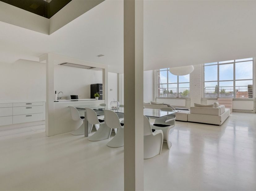 Vous êtes à la recherche d'une expérience de vie unique avec du caractère, du confort et des vues phénoménales ?<br />
<br />
Ce loft moderne et bra