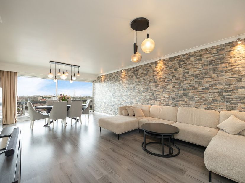 Ruim tweeslaapkamer appartement met panoramische ramen en groen uitzicht!<br />
<br />
Locatie<br />
In een aangename omgeving in Merksem vinden we di