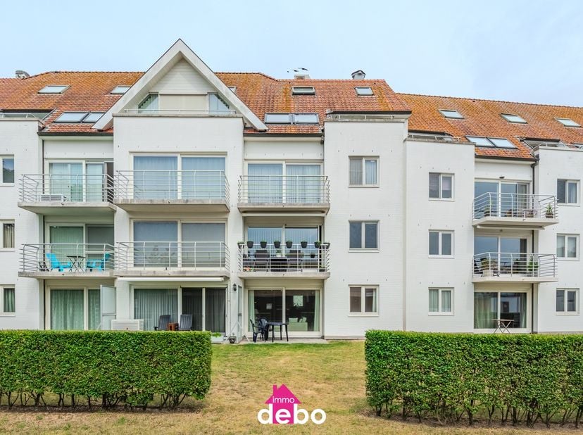 Bent u op zoek naar een comfortabel en goed onderhouden appartement aan de Belgische kust? Dan is dit verzorgde gelijkvloerse appartement te Blankenbe