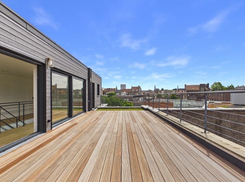 Bruxelles <br />
Dans l'enceinte d'une miroiterie réaffectée<br />
Etonnant LOFT de 260m² ( grandes terrasses de 55m² Sud-Ouest incluses), entièrement
