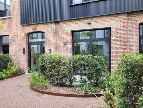                                         Studio te huur in Elsene, € 900
