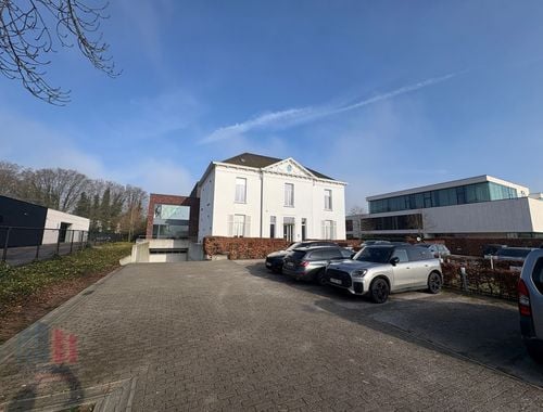                                         Kantoor te huur in Sint-Martens-Latem, € 1.750
