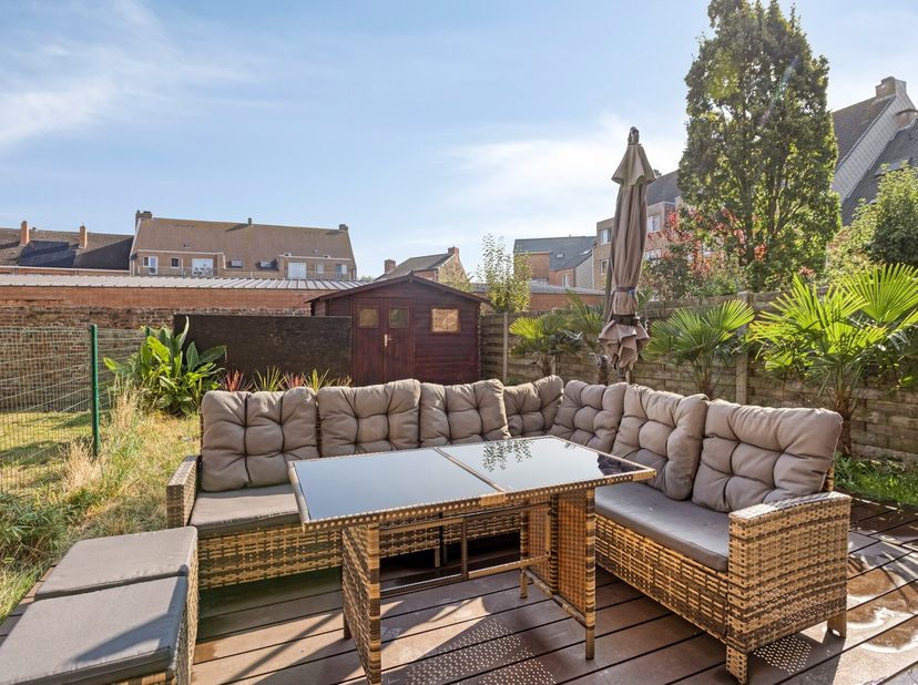 Residentieel gelegen, op 100m van de ZEE... TRENDY gerenoveerde GELIJKVLOERSE studio met ZONNIGE TUIN! Deze INSTAPKLARE studio maakt deel uit van een