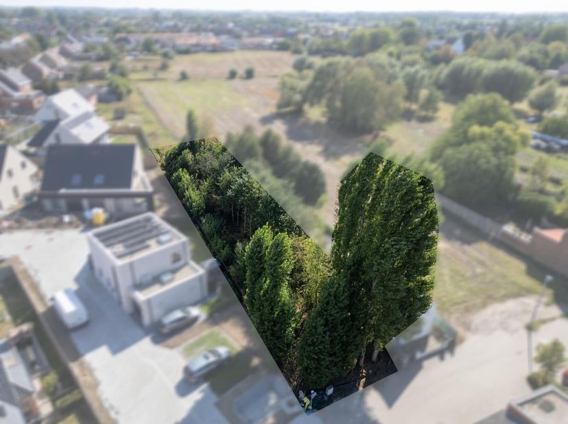 Rustig gelegen, ruim perceel bouwgrond te Eernegem.<br />
<br />
STARTPRIJS: Elk bod boven deze startprijs, wordt voorgelegd aan de eigenaars, die a
