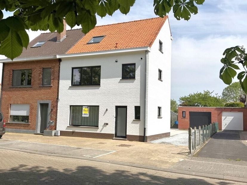 Huis te koop in Moerput 1,
                    8940 Geluwe