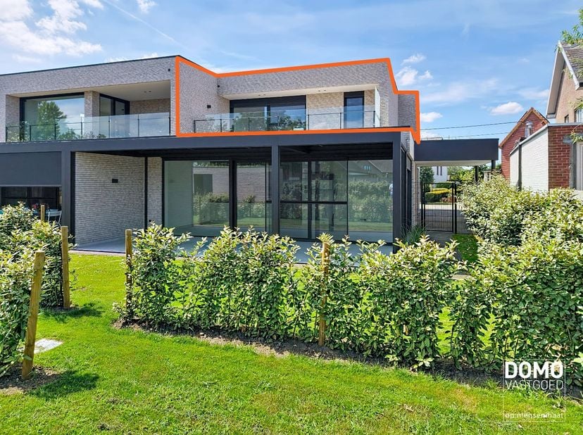 Heeft u interesse? Bekijk dit villa-appartement op onze website http://www.domovastgoed.be of contacteer ons op het nummer 011/96.49.96<br />
<br />
I