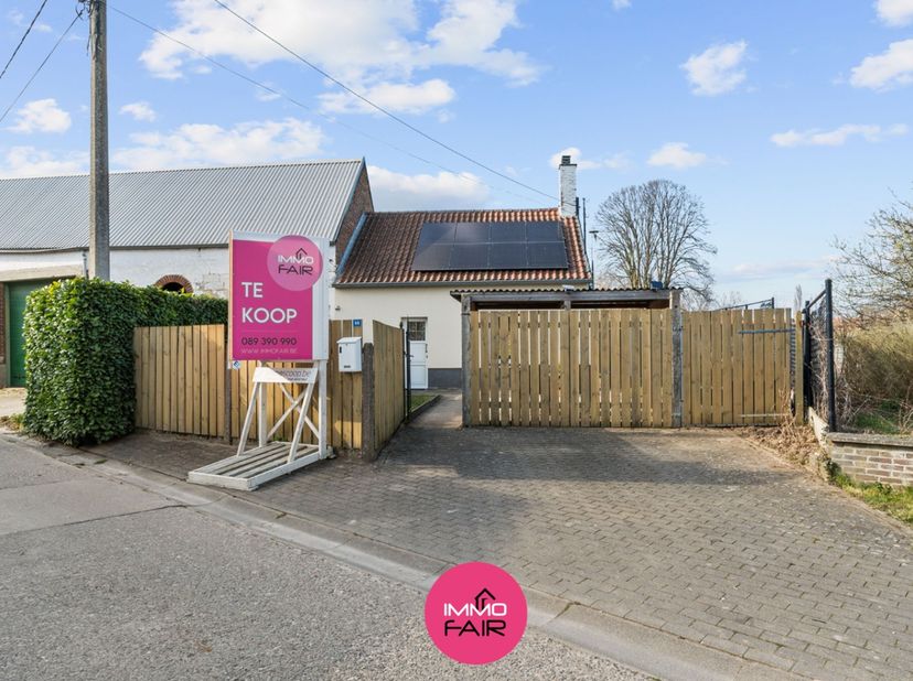 Knusse woning met zicht op de achterliggende velden<br />
<br />
Deze deels gerenoveerde woning is gelegen in Lafelt, een landelijke deelgemeente van