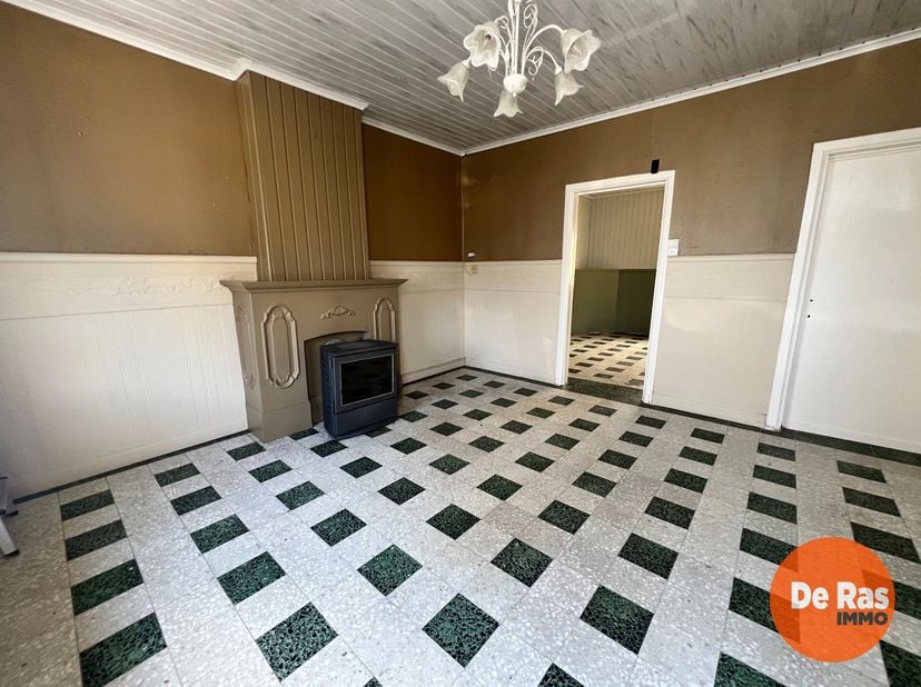 KIJKDAG WOE. 15/07/2026 VAN 14U TOT 16U (ENKEL OP AFSPRAAK)<br />
LEDE - Renovatiewoning nabij centrum.<br />
Deze woning bevindt zich op wandel -en f