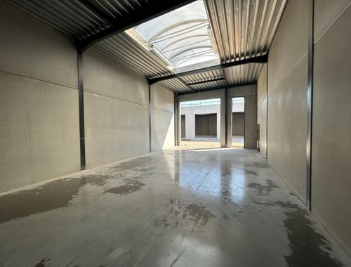                                         Entrepôt à louer à Berlare, € 850
