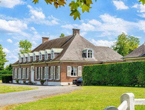                                         Villa-landhuis te koop in Harmignies, € 1.050.000
