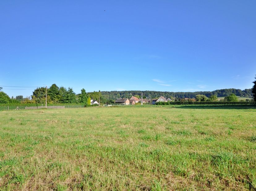 Op deze prachtige locatie in Amougies worden er 2 percelen aangeboden beide geschikt voor een open bebouwing. Bouwt U hier binnenkort uw droomhuis die