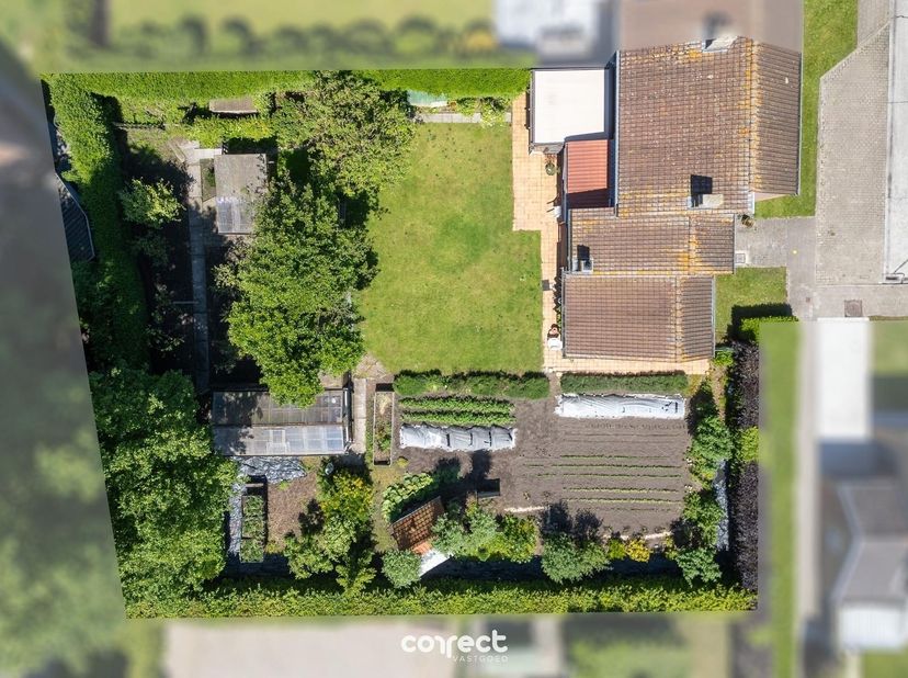 Uitstekend gelegen stuk bouwgrond- 6% BTW sloop – en heropbouw mogelijk.<br />
<br />
Dit perceel van 857 m² vinden we terug in een rustige woonwijk