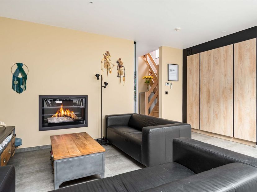 Locatie: <br />
Deze perfect onderhouden woning van 2020 is gelegen in de Karel Uytroevenlaan 29 in het centrum van Sint-Antonius (Zoersel). Dankzij d