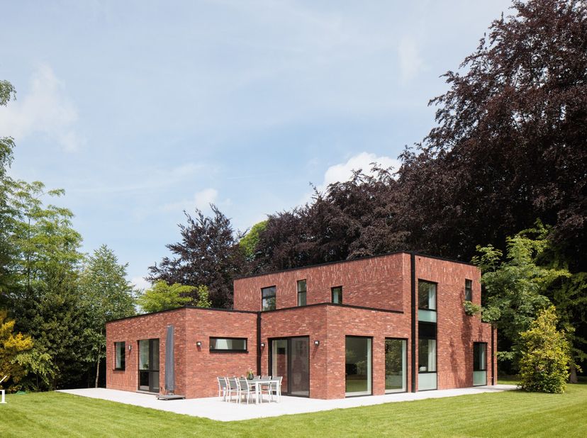 U kan de woning virtueel bekijken en de documenten downloaden op www.irres.be.<br />
Bijkomende info en bezoeken via thibauld@irres.be of bel 0470 347