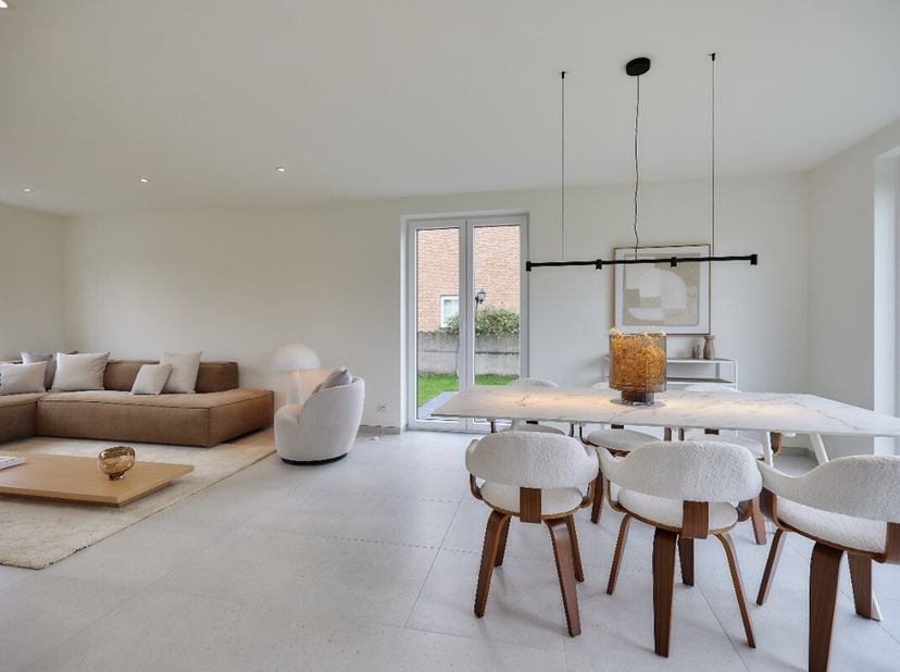 Welkom in de Handekenskruidstraat waar 4 mooie halfopen nieuwbouwwoningen binnenkort gebouwd worden.Indeling 16B:Deze woning combineert een praktische