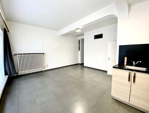                                         Studio à louer à Ieper, € 675
