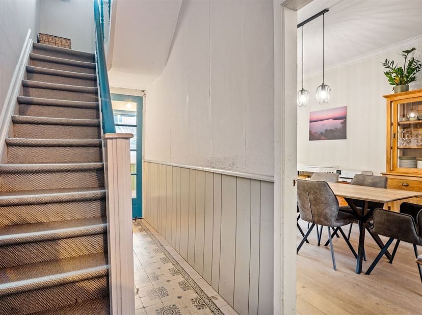 Zéér charmante woning met 2 slaapkamers en tuin op aangename locatie! <br />
Ligging: Deze instapklare woning is gunstig en centraal gelegen nabij de