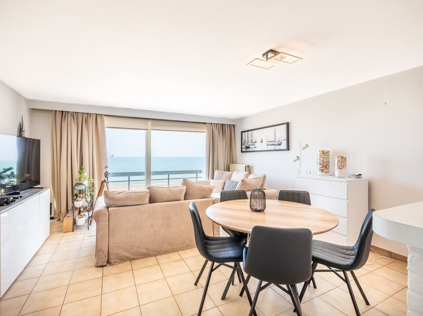 Appartement de vacances prêt à emménager avec vue frontale sur la mer, à vendre sur la digue de Koksijde-Bad.<br />
<br />
Ce bien économe en énergie
