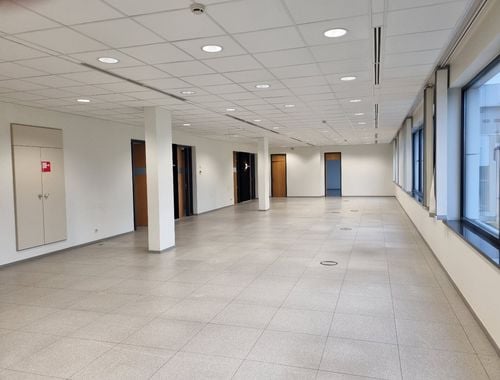                                         Bureaux à louer à Hasselt, € 4.655
