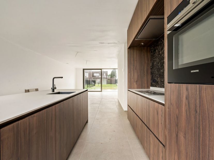 Deze bijna-energie neutrale woning bevindt zich op wandelafstand van het natuurgebied 'De Most' te Balen, op een perceel van 446 m². De woning omvat o