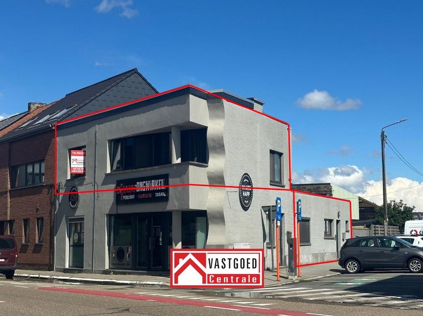 Dit ruime appartement, gelegen op wandelafstand van het centrum van Tongeren, biedt een praktische indeling verspreid over twee verdiepingen.<br />
<b