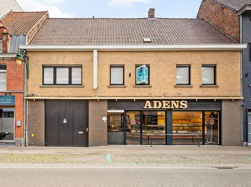 Bedrijfsvastgoed te koop in Harelbekestraat 11,
                    8540 Deerlijk