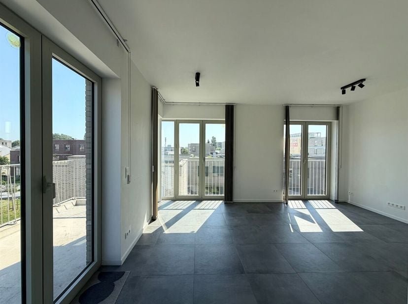 Nieuwbouwappartement met 1 slaapkamer en  terras te huur! <br />
Ligging: Dit appartement is gelegen in de rustige Regatta wijk. Met de wagen bent u o