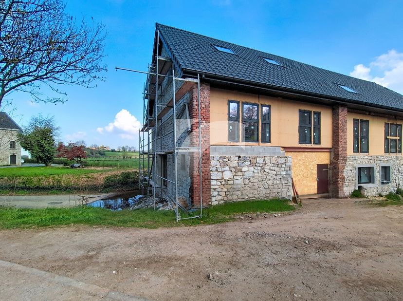 RAEREN Bergstrasse, A - F : Le projet Â ALTE MÜHLE Â consiste en la rénovation d'une propriété agricole, qui sera réalisée en trois phases. Dans un pr