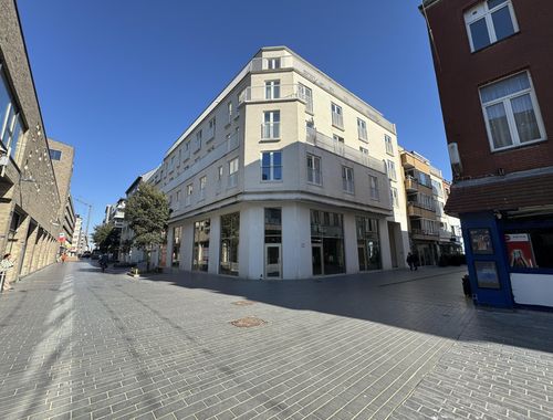                                         Handelsgelijkvloers te huur in Oostende, € 4.750
