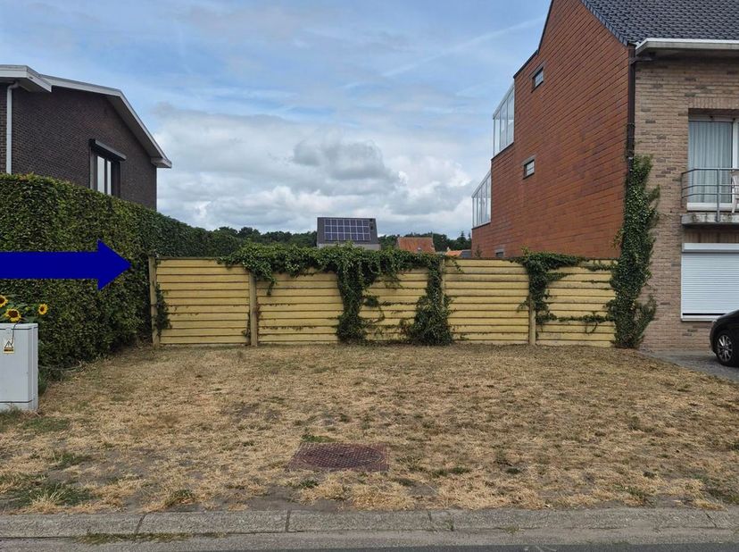Te koop: bouwgrond voor een halfopen ééngezinswoning op een terrein van 5a 68ca vlakbij het centrum van Mol in een rustige straat.<br />
Terreinbreed