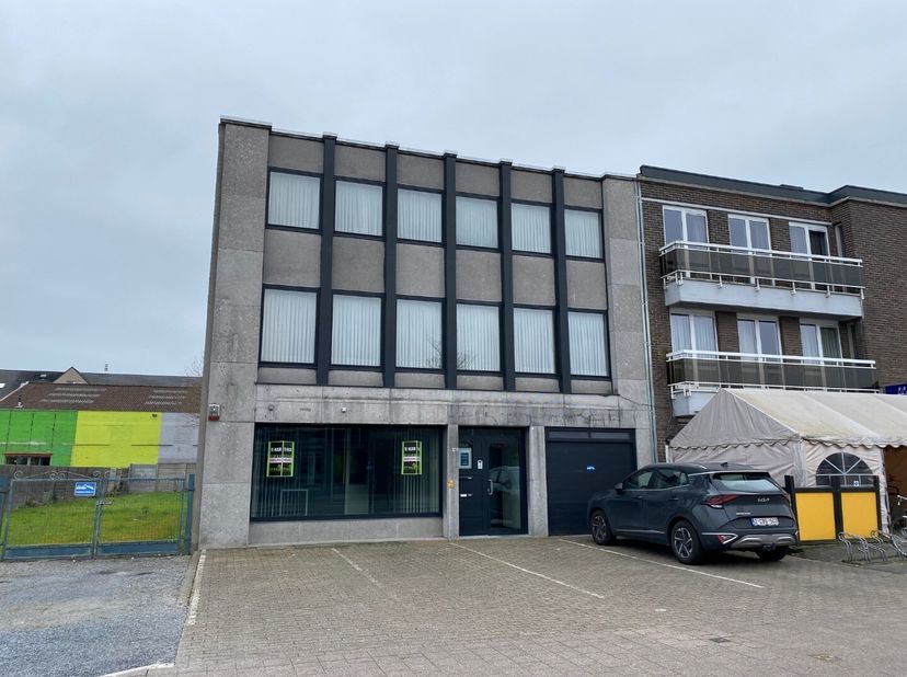 Bien professionnel à louer
                    à 9870 Zulte
