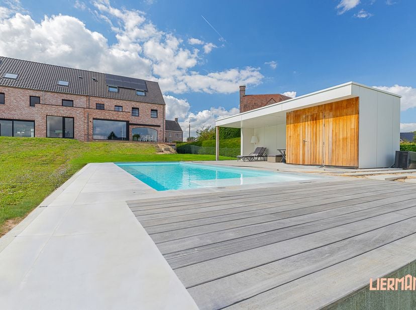 - Bezoekmoment op afspraak - 053 89 99 66 - <br />
Deze uitzonderlijke BEN-woning is een klasse apart en verdient het écht om gezien te worden. Van de