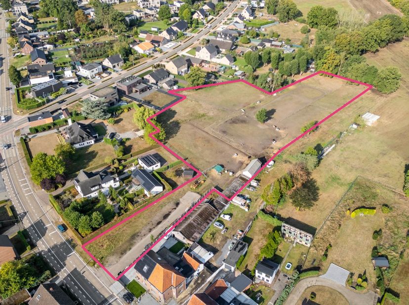 Unieke eigendom in Zonhoven: bouwgrond met 4 achterliggende percelen met een totaal oppervlakte van 11.148 m²<br />
<br />
Deze percelen bevinden zich