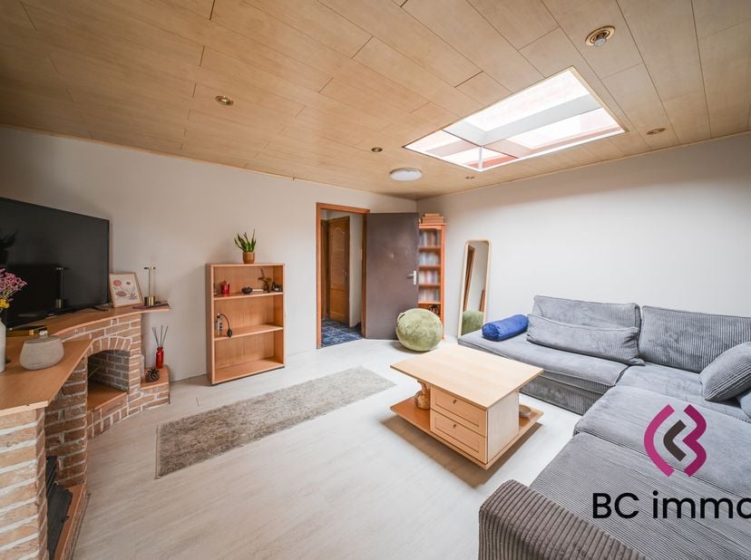 Karaktervolle woning met 3 slaapkamers vlak bij het centrum van Genk<br />
Op zoek naar een woning met karakter, drie slaapkamers en heel wat mogelijk
