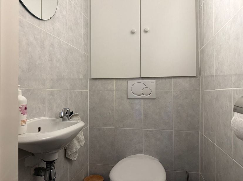 Ligging:<br />
Centraal gelegen aan de Morckhovenlei, vlak bij het Rivierenhof, winkels, scholen, openbaar vervoer en met een vlotte verbinding naar d