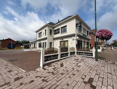                                         Bien commercial à louer à Achel, € 2.550
