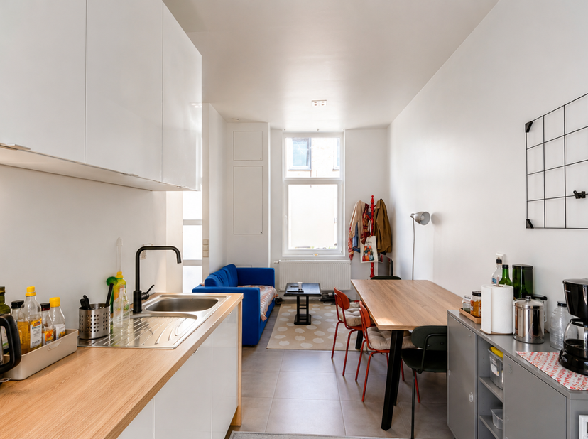 Volledig gerenoveerde woning met 3 slaapkamers en stadskoer op toplocatie in Gent<br />
Op een uitstekende locatie in de Goudensterstraat 38 in Gent b