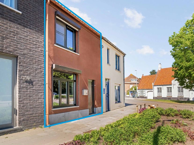 ASSEBROEK - PRIX DE DÉPART - CONTEMPORAIN et INTÉRIEUR INTIME : Maison de 3 chambres avec JARDIN et GARAGE/CARPORT (accessible par une voie latérale).