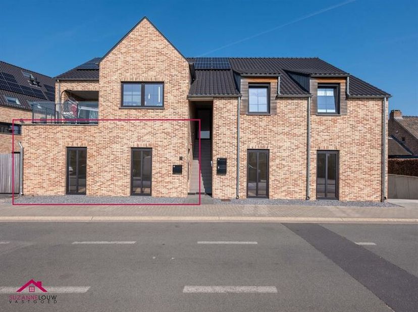 Gelijkvloers appartement met ruim terras, kelderberging en 2 ondergrondse autostaanplaatsen<br />
Troeven<br />
- Praktische indeling <br />
- Videofo