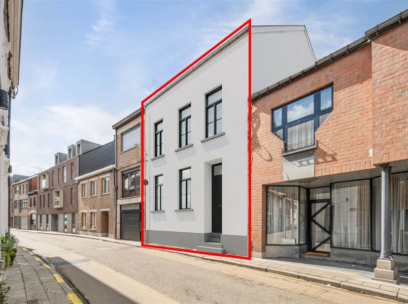 Journée portes ouvertes le samedi 13 juin de 9h30 à 10h30<br />
Authentique maison de ville avec jardin de ville à Zoutleeuw<br />
Situation : Située