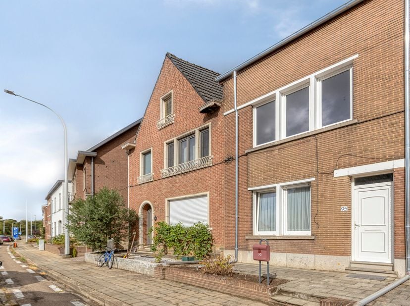 AFSPRAKEN ENKEL VIA MAIL<br />
<br />
Op zoek naar een ruime en karaktervolle woning op een toplocatie? Deze gezellige woning in Diest ligt op wandela