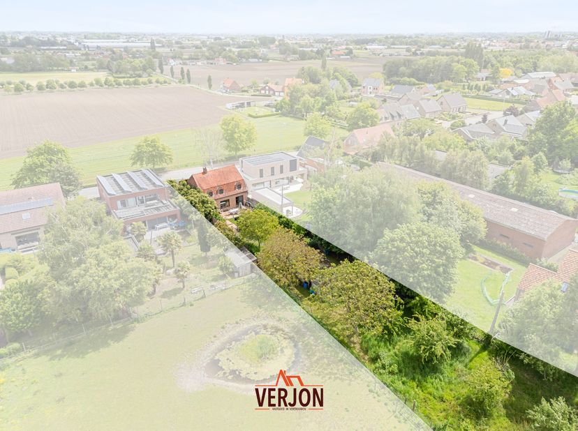 Kijkdag 27 juni van 9u tot 10u!<br />
Bent u op zoek naar een woning met bijzonder veel buitenruimte en tal van mogelijkheden? Dan is deze eigendom in