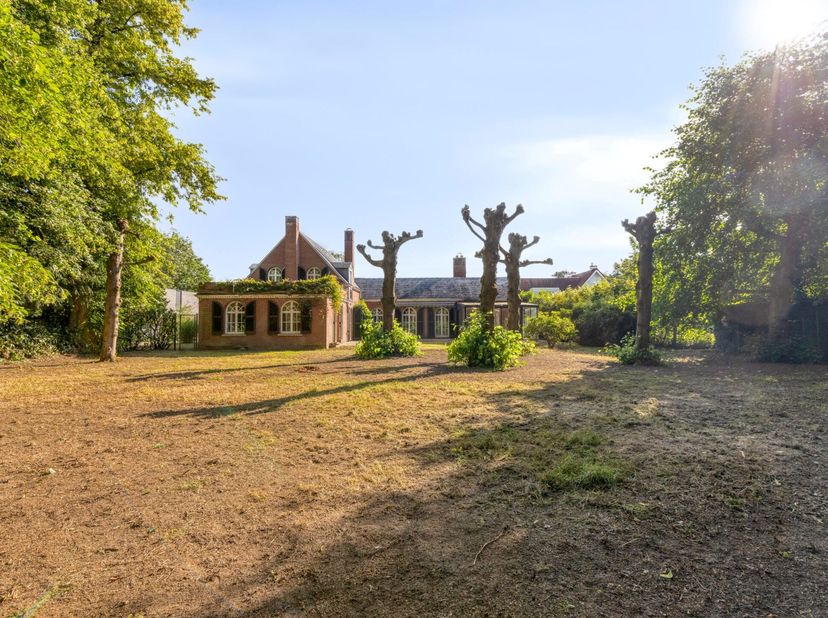 Interesse? Plan zelf uw afspraak op onze kijkdag : https://weegbreestraat3.rosseel.be/.<br />
Indien meerdere keren de vraagprijs wordt geboden op de