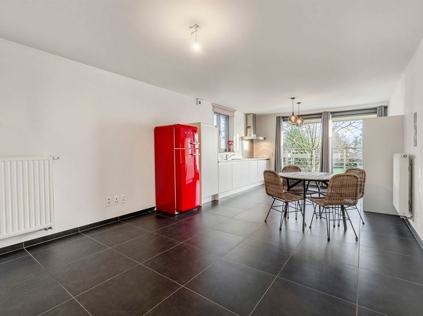 Cet appartement est situé à proximité du centre de Hasselt et des principales voies d'accès.<br />
En entrant dans l'appartement, vous pénétrez dans u